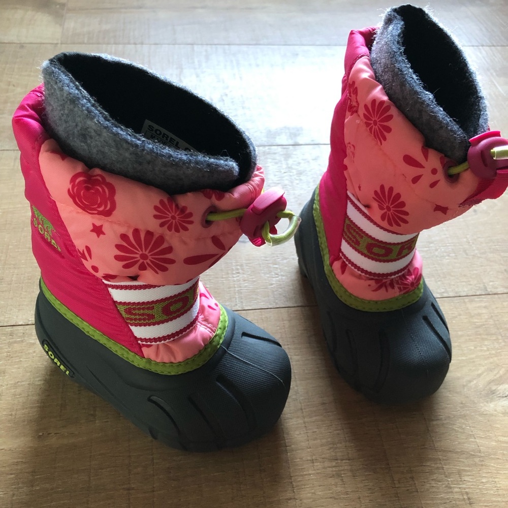 NEW Sorel size 5 baby boots